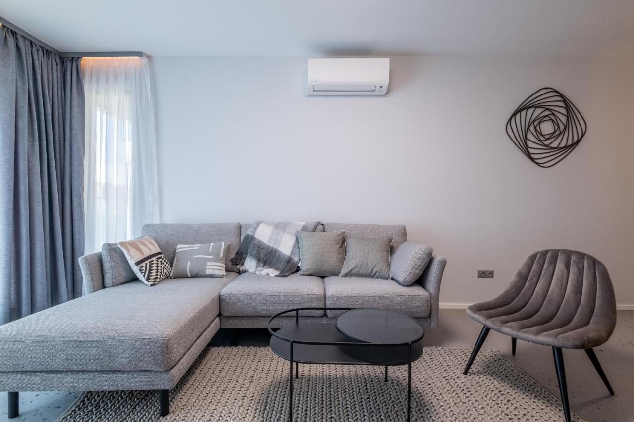 Emirates Lux Apartment And Parking Sofia Exterior foto