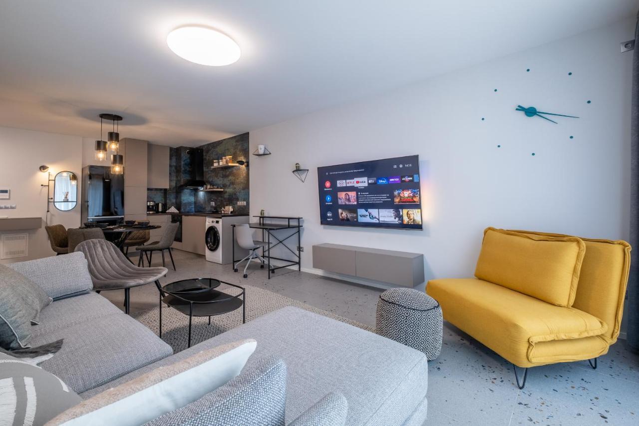 Emirates Lux Apartment And Parking Sofia Exterior foto