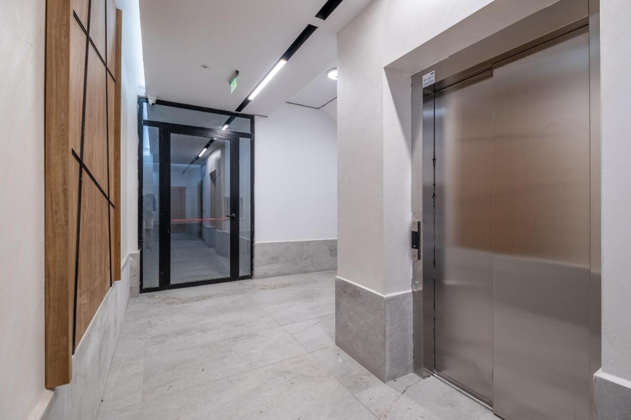 Emirates Lux Apartment And Parking Sofia Exterior foto